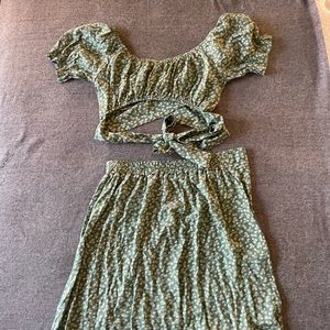 2 piece green flowery set. Skirt and top.